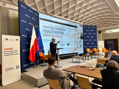 The European Investment Bank (EIB), the European Commission (EC), and national stakeholders gathered in Warsaw for a two-day special event co-hosted by the Polish Ministry of Development Funds and Regional Policy, marking the 20 years celebration of JASPERS.
The event brought together over 90 participants to reflect on JASPERS’ achievements and explore how advisory services can continue to support EU priorities in a changing world.