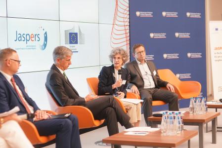 The European Investment Bank (EIB), the European Commission (EC), and national stakeholders gathered in Warsaw for a two-day special event co-hosted by the Polish Ministry of Development Funds and Regional Policy, marking the 20 years celebration of JASPERS.
The event brought together over 90 participants to reflect on JASPERS’ achievements and explore how advisory services can continue to support EU priorities in a changing world.