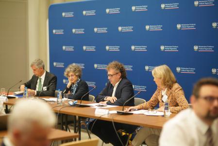 The European Investment Bank (EIB), the European Commission (EC), and national stakeholders gathered in Warsaw for a two-day special event co-hosted by the Polish Ministry of Development Funds and Regional Policy, marking the 20 years celebration of JASPERS.
The event brought together over 90 participants to reflect on JASPERS’ achievements and explore how advisory services can continue to support EU priorities in a changing world.